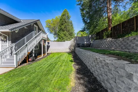 1679 NE Terrace Drive Grants Pass OR 97526