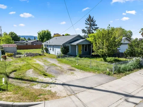 2651 Howard Avenue Medford OR 97501
