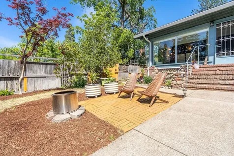 200 Medford Heights Lane Medford OR 97504