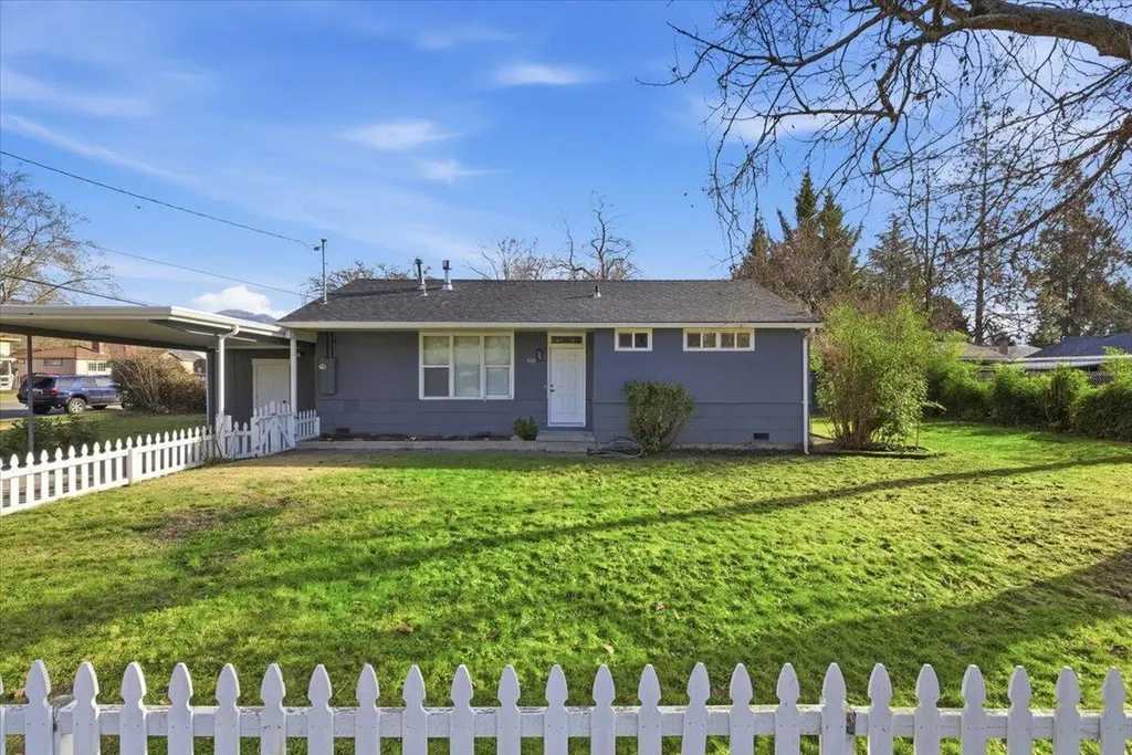 605 SW Greenwood Avenue Grants Pass OR 97526