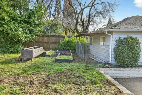 2137 E Jackson Street Medford OR 97504
