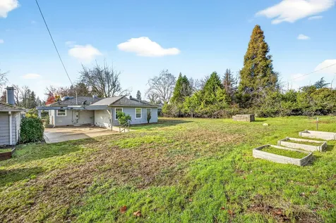 2137 E Jackson Street Medford OR 97504