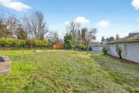 2137 E Jackson Street Medford OR 97504
