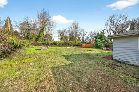 2137 E Jackson Street Medford OR 97504
