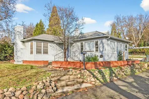 2137 E Jackson Street Medford OR 97504