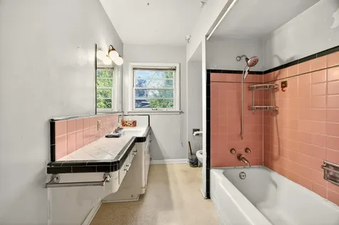 2137 E Jackson Street Medford OR 97504