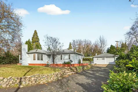 2137 E Jackson Street Medford OR 97504