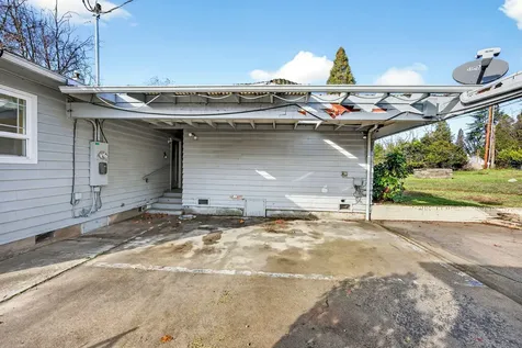 2137 E Jackson Street Medford OR 97504