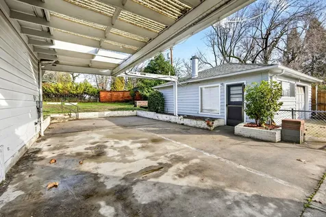 2137 E Jackson Street Medford OR 97504