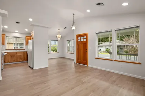 913 Schaefers Lane Grants Pass OR 97526