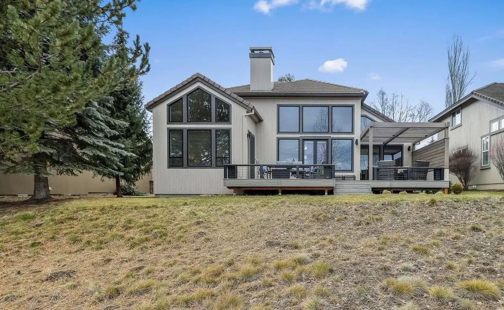 61981 Fall Creek Loop Bend OR 97702