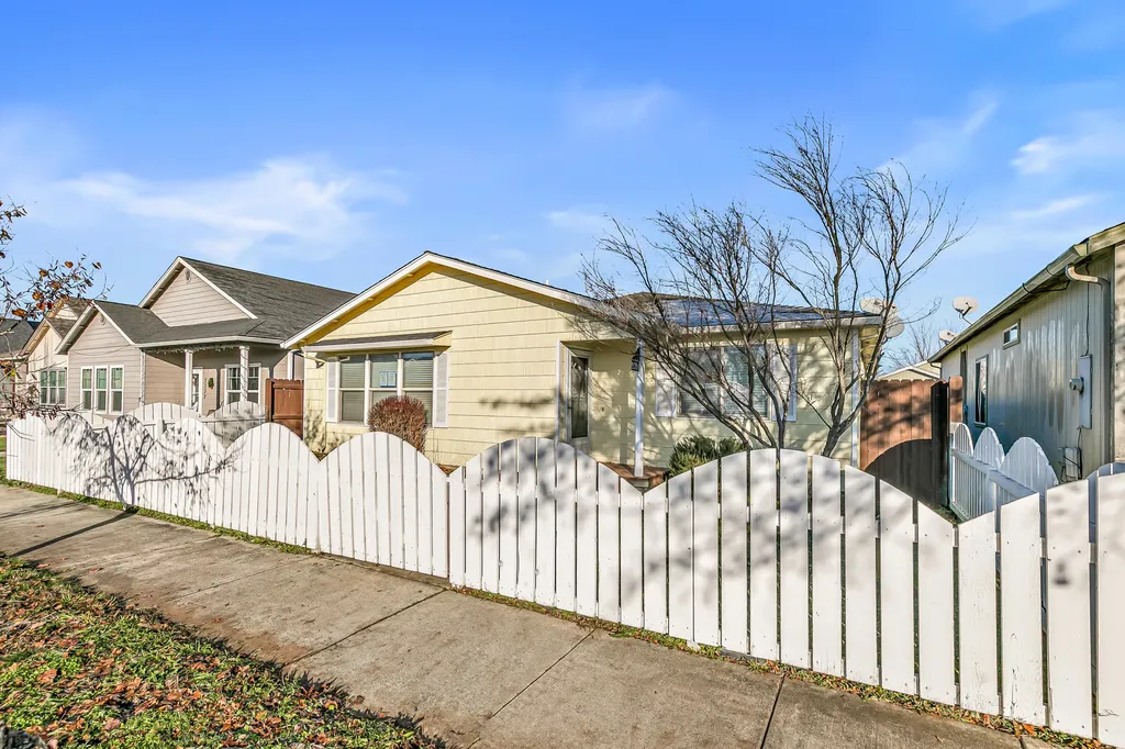 2324 Maple Park Drive Medford OR 97501