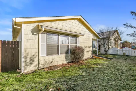 2324 Maple Park Drive Medford OR 97501