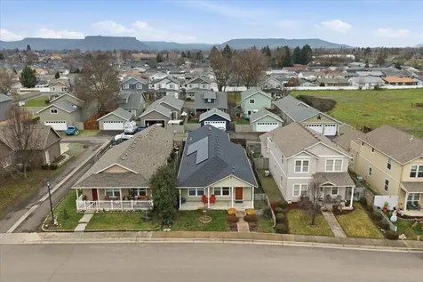 369 Cascade Drive Central Point OR 97502