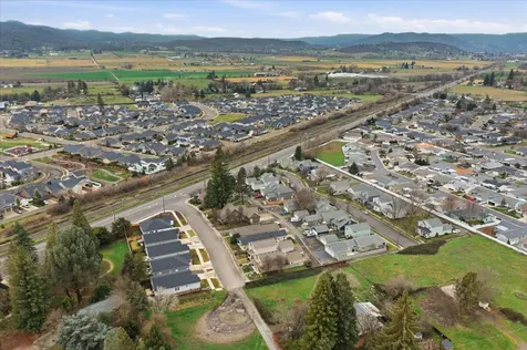 369 Cascade Drive Central Point OR 97502