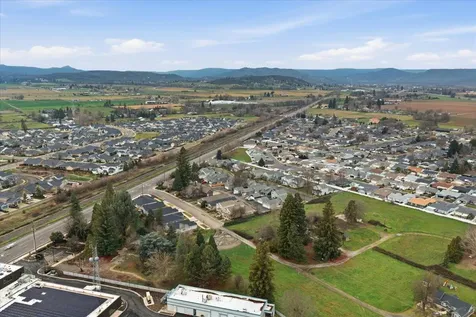 369 Cascade Drive Central Point OR 97502