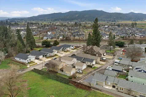 369 Cascade Drive Central Point OR 97502