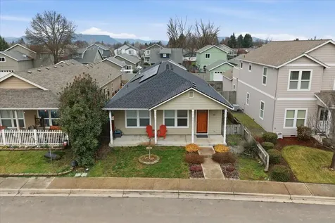 369 Cascade Drive Central Point OR 97502