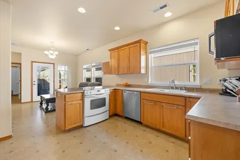 369 Cascade Drive Central Point OR 97502