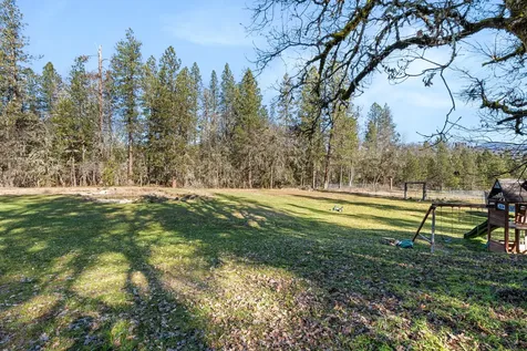 437 Cumberland Drive Grants Pass OR 97527