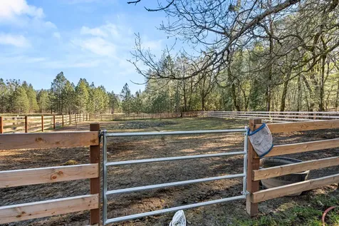 437 Cumberland Drive Grants Pass OR 97527