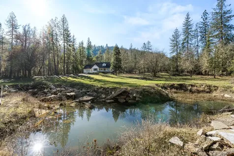 437 Cumberland Drive Grants Pass OR 97527