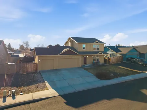 2548 SW Kalama Avenue Redmond OR 97756