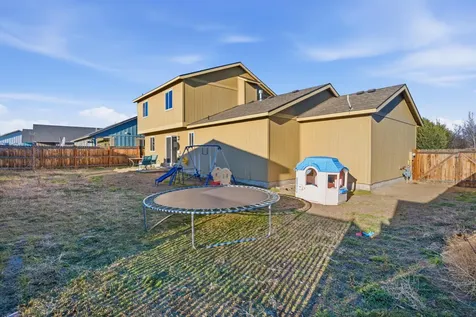 2548 SW Kalama Avenue Redmond OR 97756