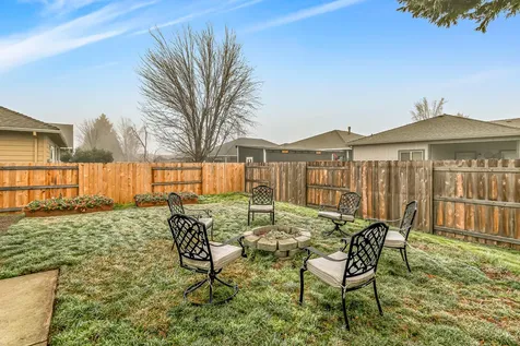 831 Isherwood Drive Central Point OR 97502