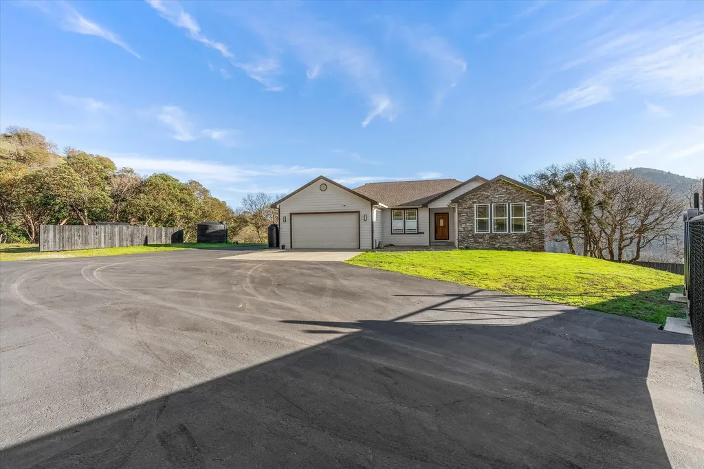 1401 7th Avenue Gold Hill OR 97525