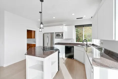 1401 7th Avenue Gold Hill OR 97525