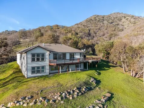 1401 7th Avenue Gold Hill OR 97525