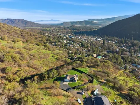 1401 7th Avenue Gold Hill OR 97525