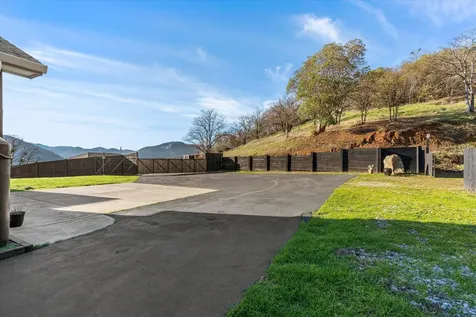 1401 7th Avenue Gold Hill OR 97525