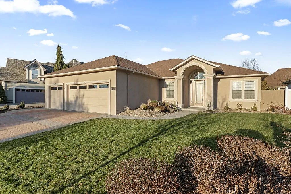 839 St Andrews Way Eagle Point OR 97524
