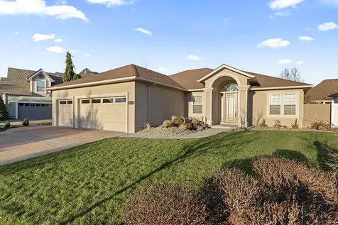 839 St Andrews Way Eagle Point OR 97524