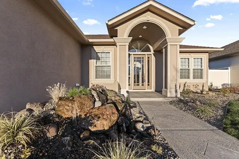 839 St Andrews Way Eagle Point OR 97524
