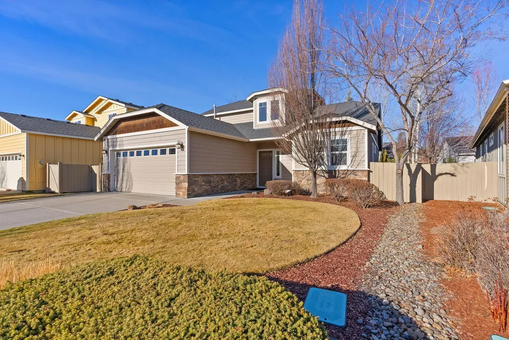 19556 Sager Loop Bend OR 97702