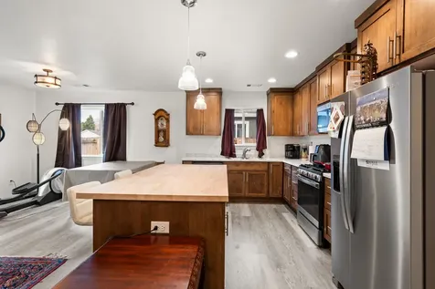 7915 Jacqueline Way White City OR 97503