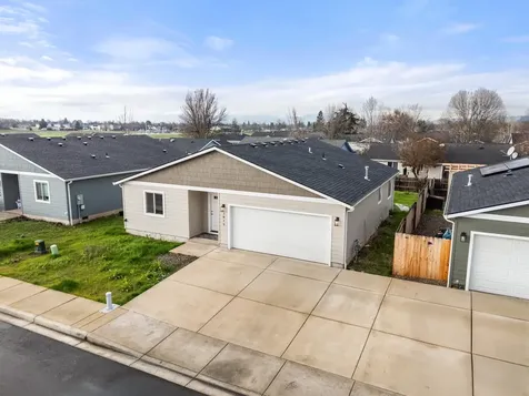 7915 Jacqueline Way White City OR 97503