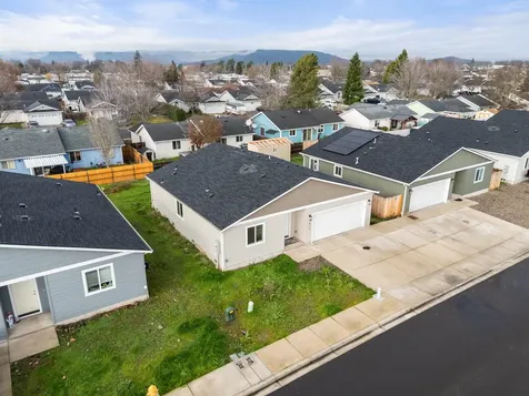 7915 Jacqueline Way White City OR 97503