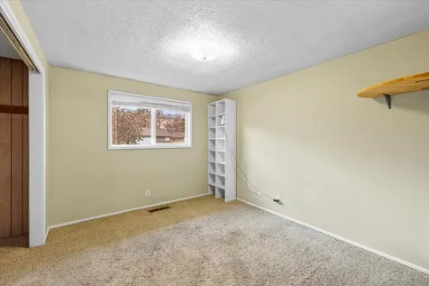 1602 Gayety Lane Medford OR 97504