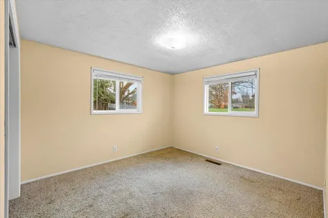 1602 Gayety Lane Medford OR 97504