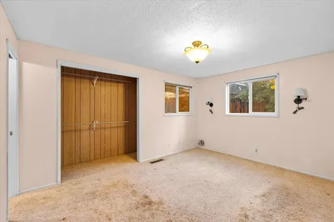 1602 Gayety Lane Medford OR 97504