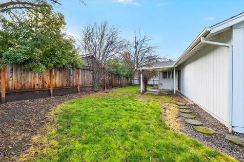 1602 Gayety Lane Medford OR 97504