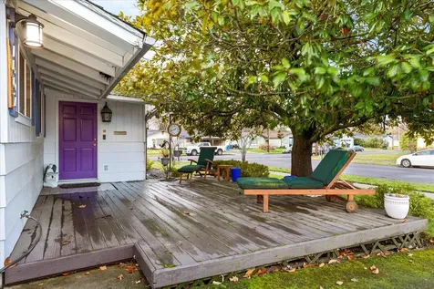 1602 Gayety Lane Medford OR 97504