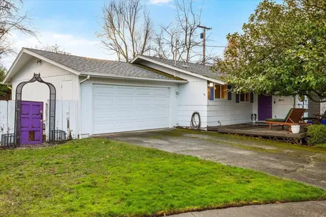 1602 Gayety Lane Medford OR 97504