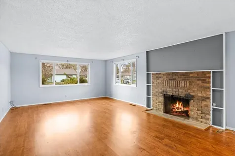 1602 Gayety Lane Medford OR 97504