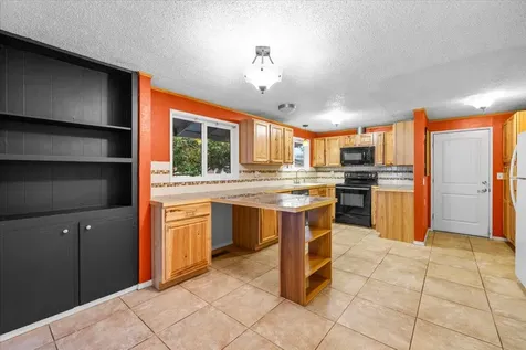 1602 Gayety Lane Medford OR 97504