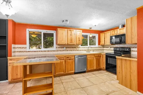 1602 Gayety Lane Medford OR 97504